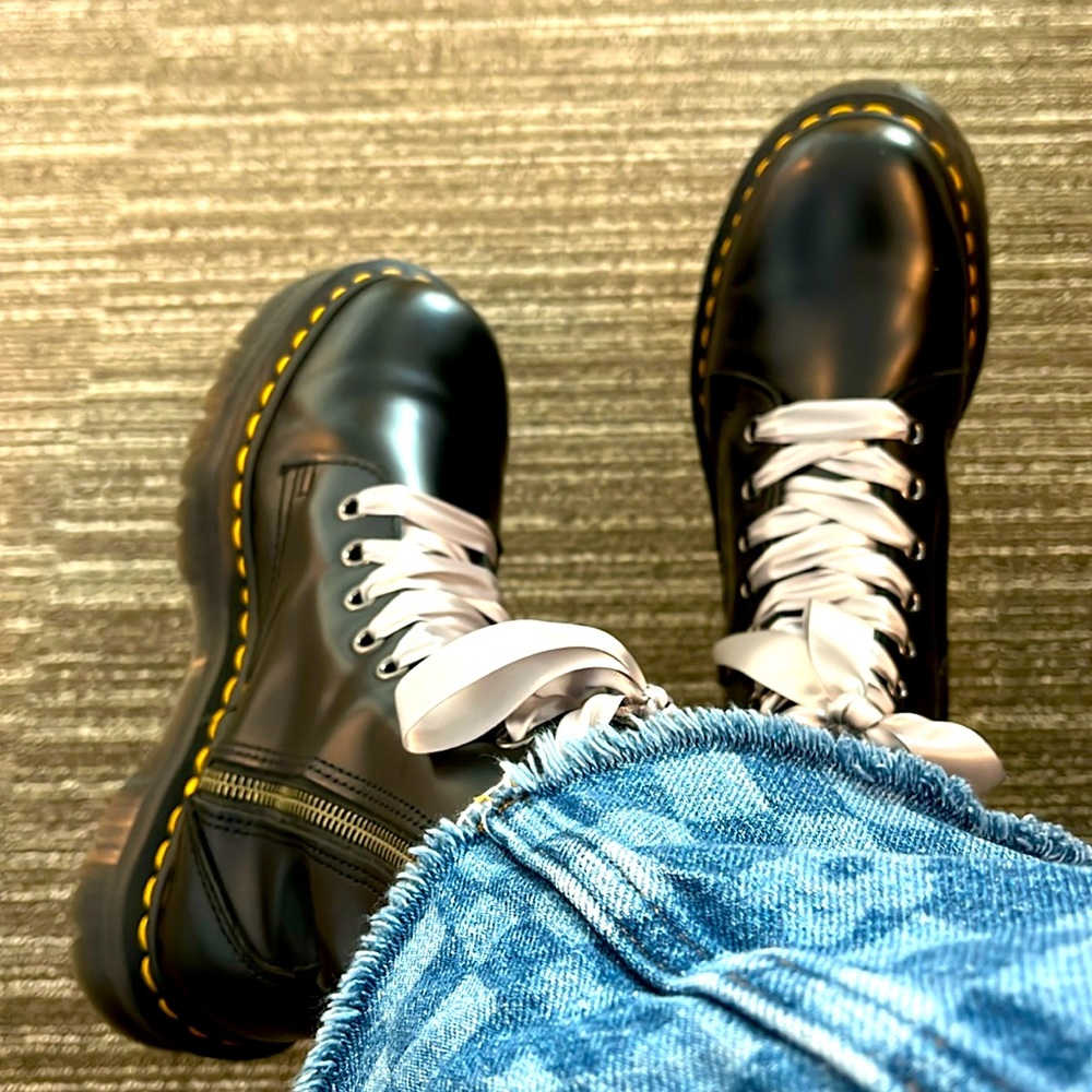 Dr. Martens Jadon High Smooth Leather Platform Black Boots Size 6 w/ side zipper